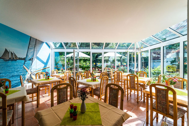 Frühstücksraum im Wintergarten